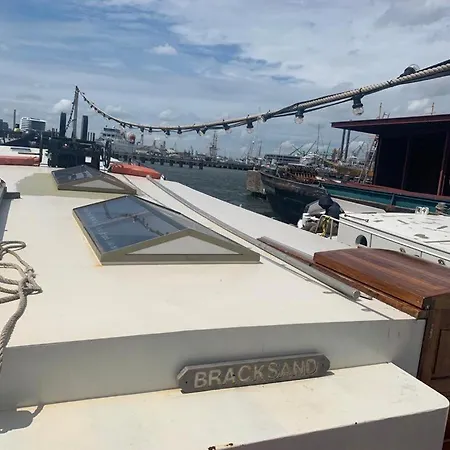 Hotelschip Bracksand City, In De Zomer En De Winter!
