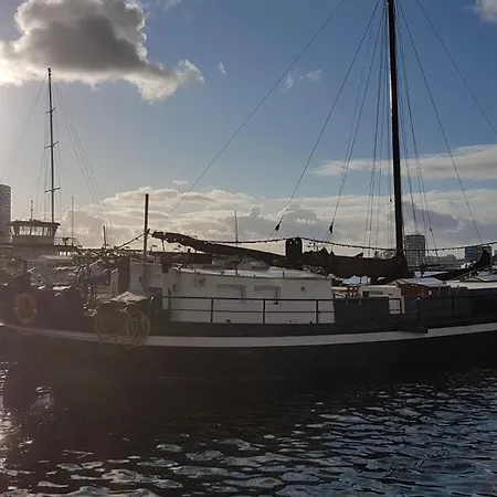 Hotelschip City, In De Zomer én De Winter! Amsterdam