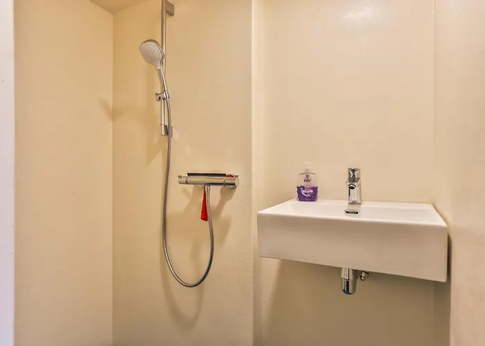 Hotelschip City, In De Zomer En De Winter! 船屋