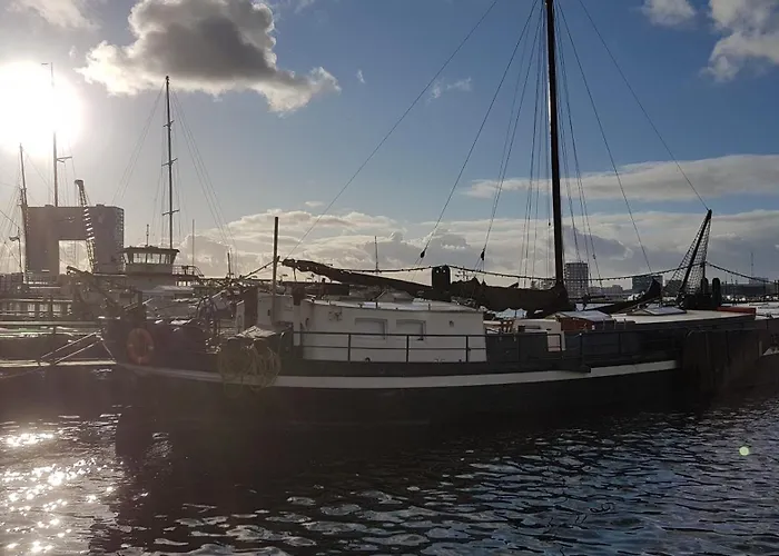 Hotelschip City, In De Zomer En De Winter! Amsterdam